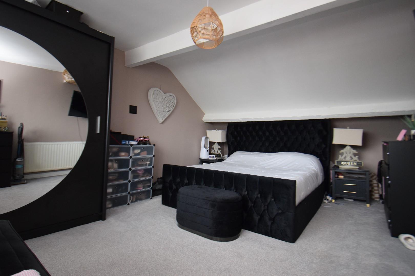 Bedroom 1.JPG